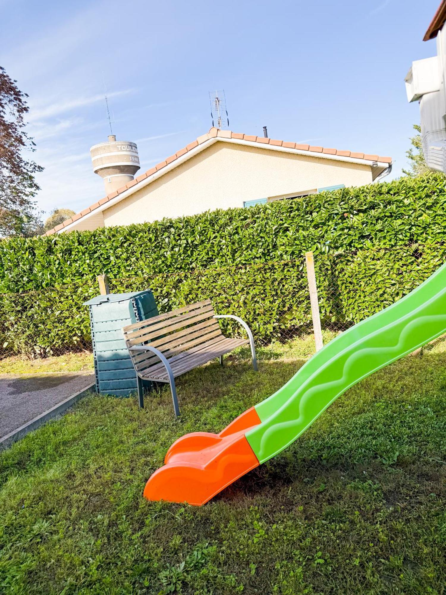 Villa Familiale Avec Piscine Privee Toulenne Kültér fotó