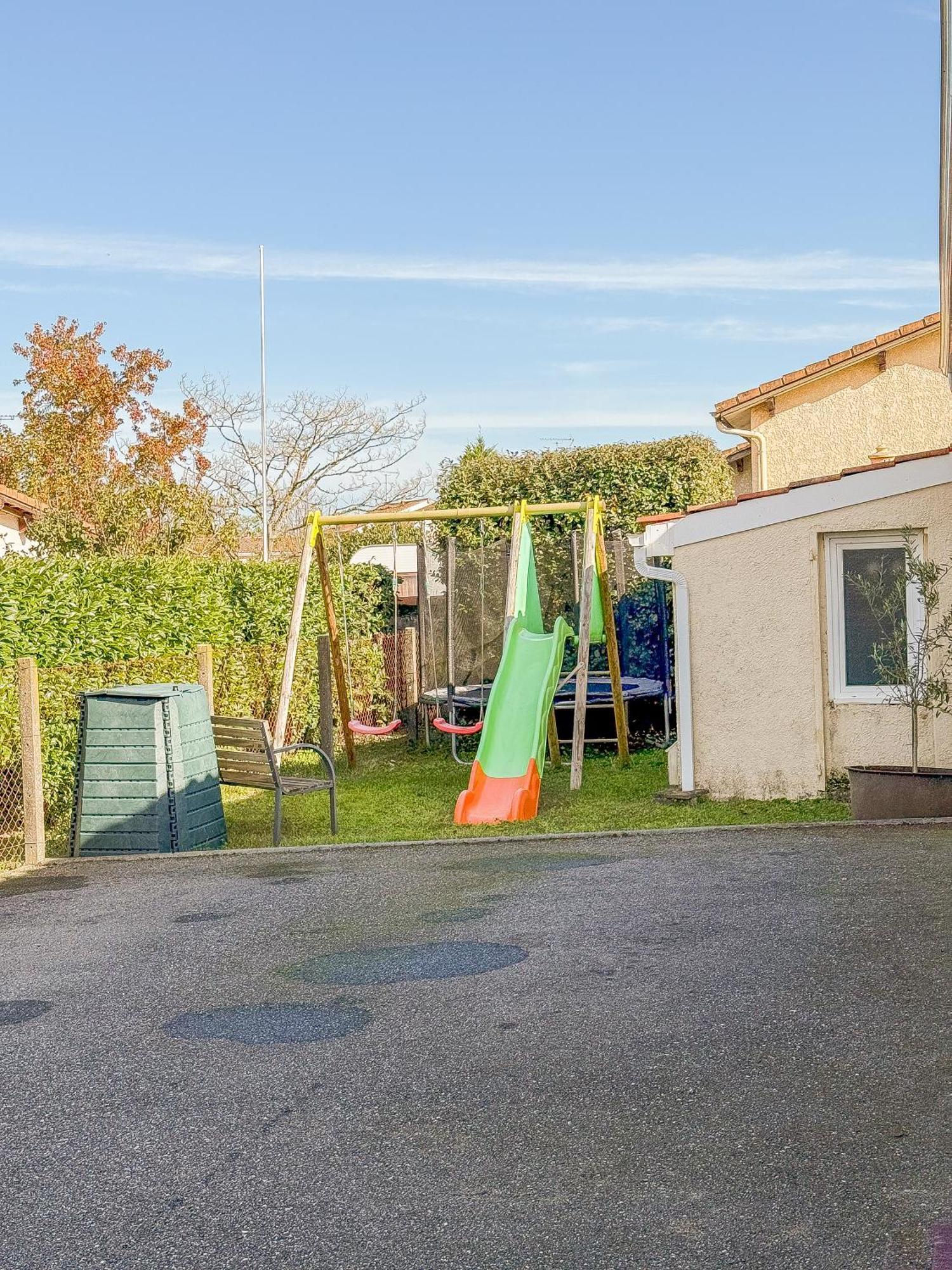 Villa Familiale Avec Piscine Privee Toulenne Kültér fotó